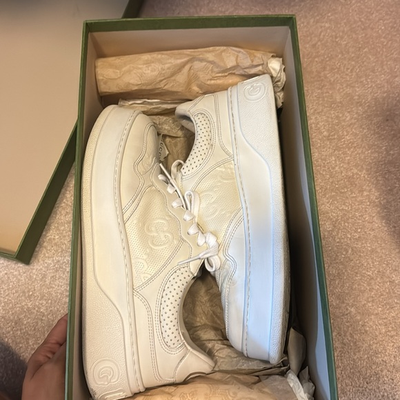 Gucci chunky b sneaker comes with box size 40 9.5 women’s - Picture 3 of 9